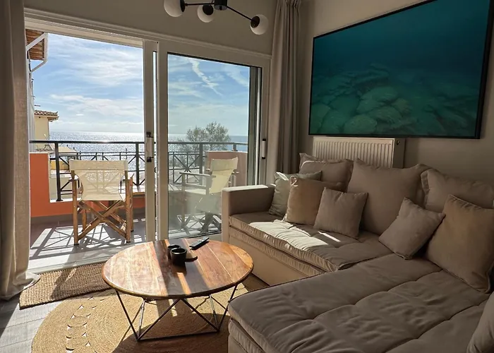Arty Loft With Sea & City Views